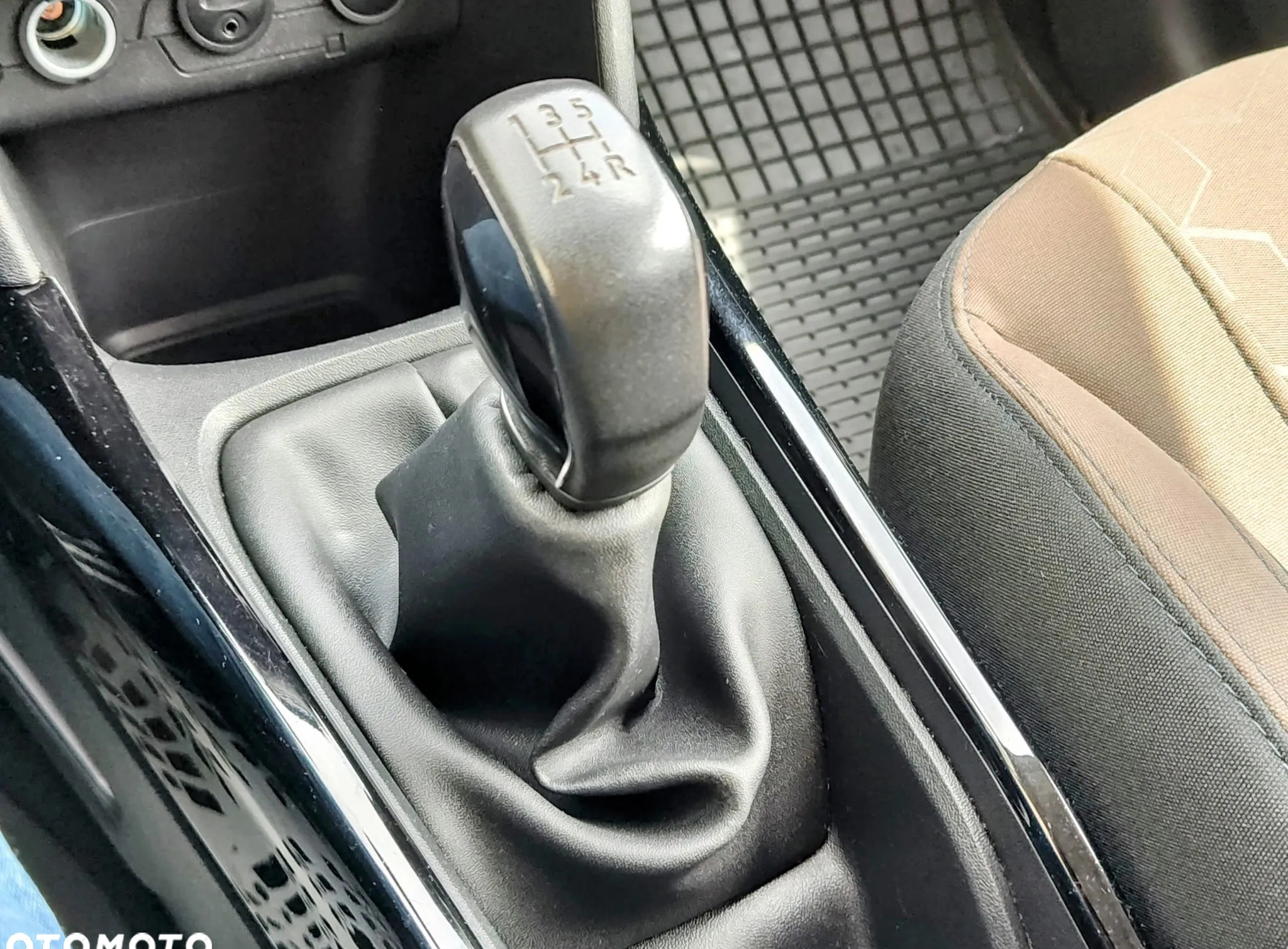 Peugeot 2008 cena 36700 przebieg: 134000, rok produkcji 2013 z Łódź małe 277